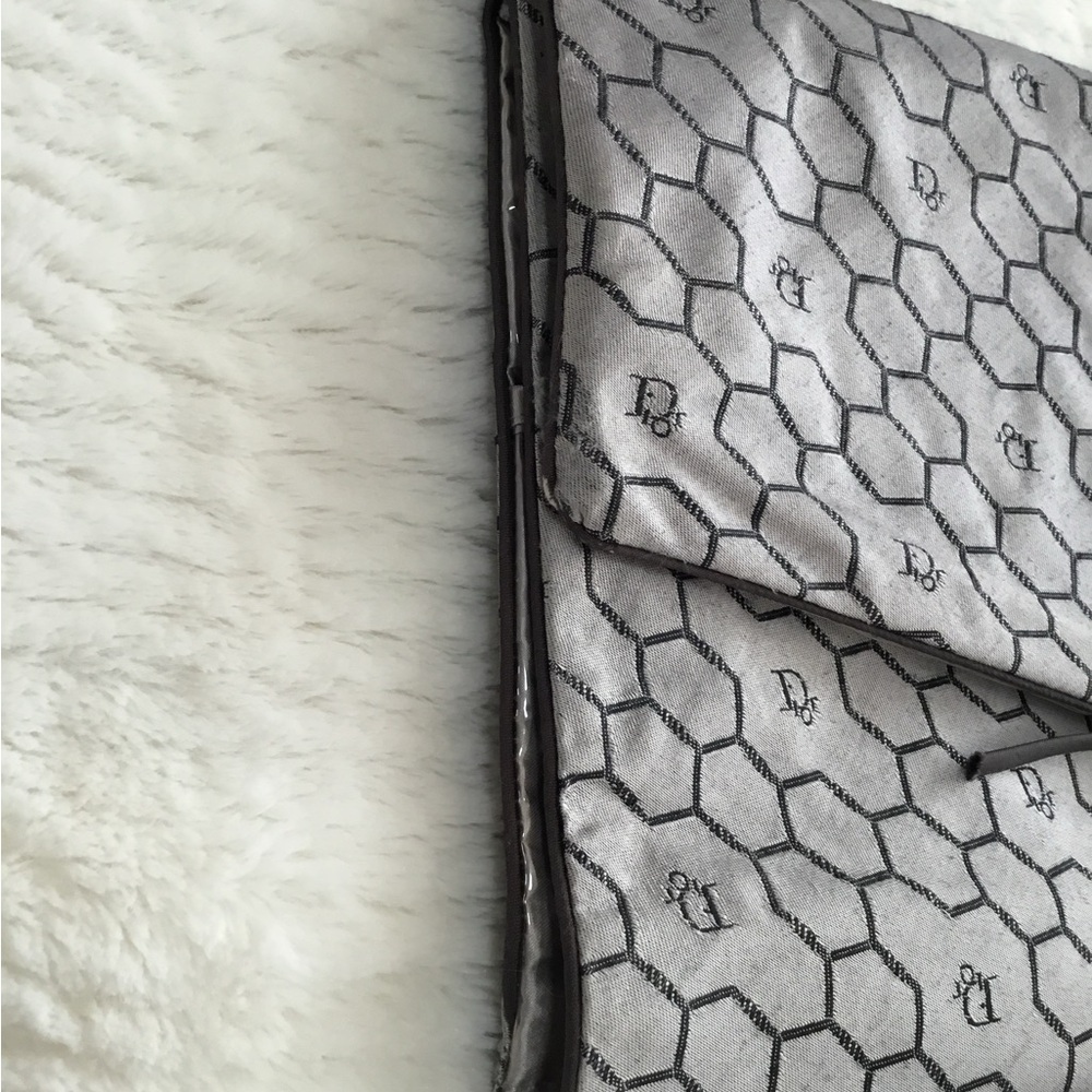 Christian Dior, a honeycomb hanging bathroom organiser - Picture 10 of 11